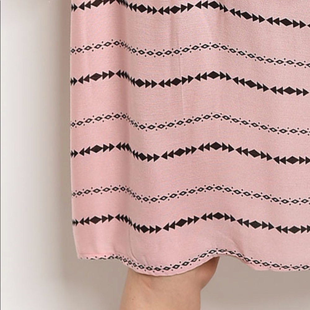 ๐ Pink Off The Shoulder Midi Dress - Picture 6 of 7